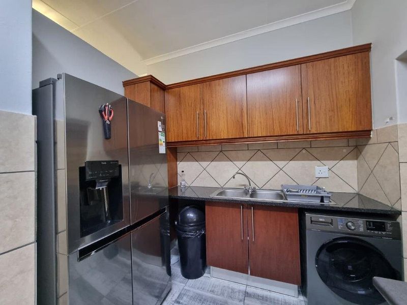 Ready to move in Estate home. - Photo 7