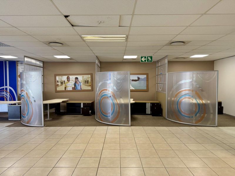 A Premium Retail Space - Photo 2