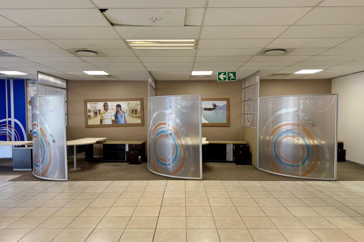 A Premium Retail Space - Photo 2