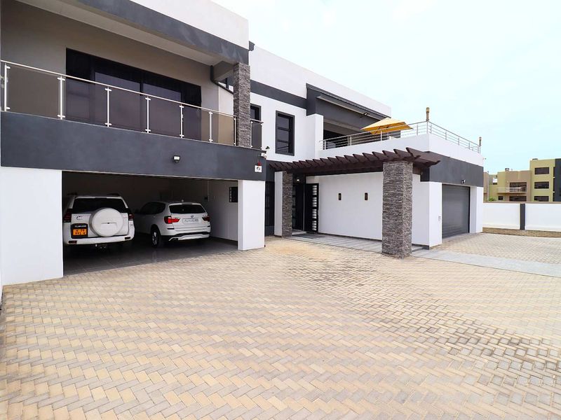 3-Bedroom Beach House with Flat for sale in Swakopmund, Namibia - Photo 4