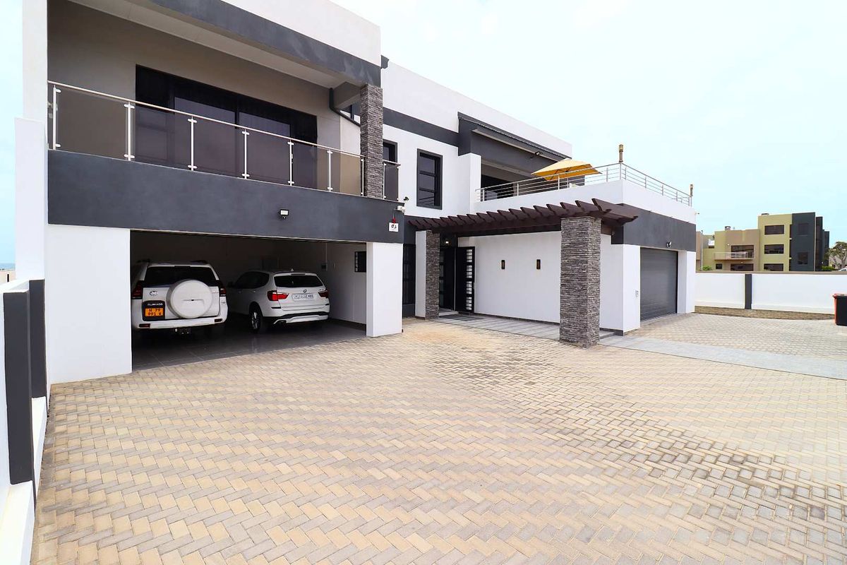 3-Bedroom Beach House with Flat for sale in Swakopmund, Namibia - Photo 4