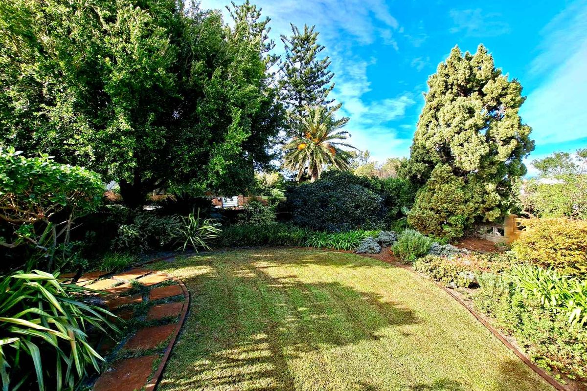 EXCELLENTLY POSITIONED HOME ON A DOUBLE STAND!! - Photo 4