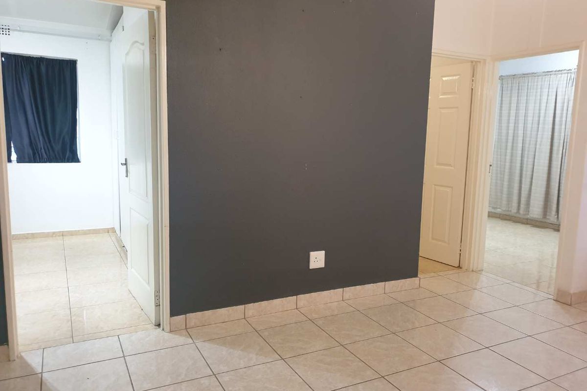 3 Bedroom unit with Private Garden - Photo 2