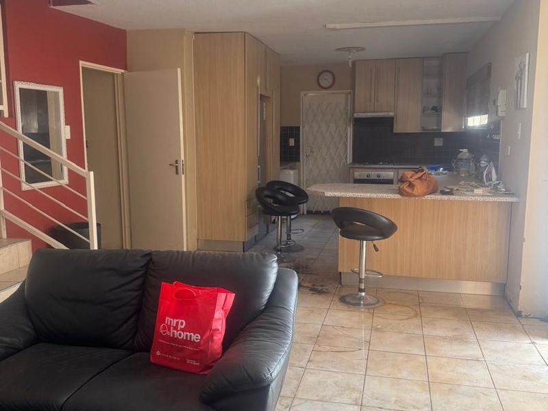 MISSION VILLAGE - FIX ME UPPER - Photo 2