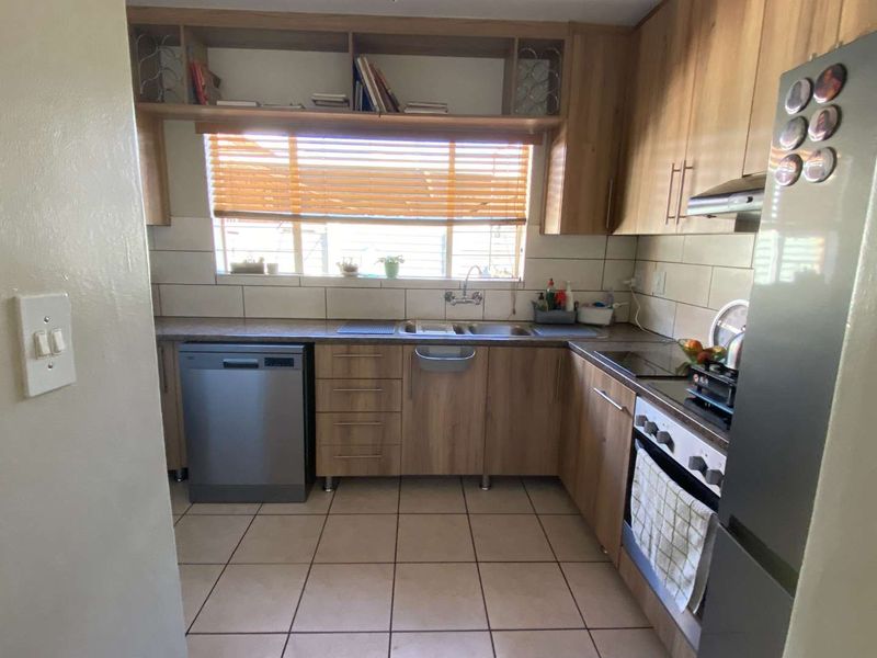 2 Bedroom Townhouse for Sale in Pierre Van Ryneveld. - Photo 6