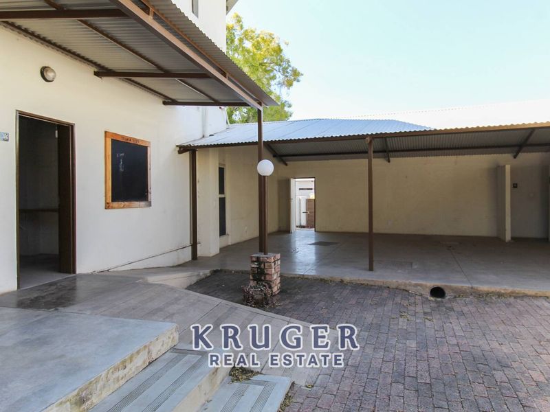 Business property available in the heart of Outjo - Photo 10