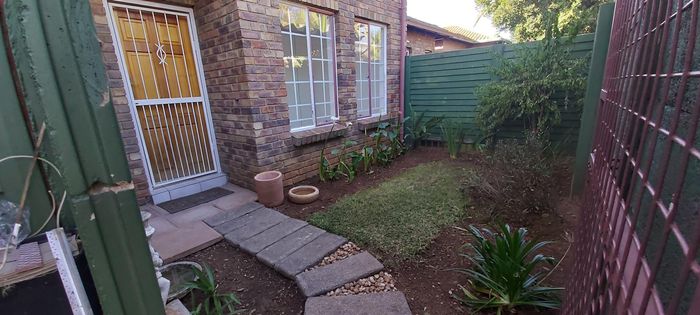 Property #2551599, Townhouse Rental Monthly in Rietfontein