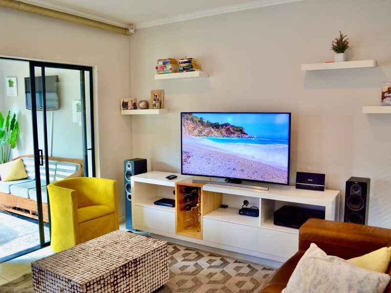 ***COZY and MODERN - Are you a Young Professional looking for a Lock-up and Go? Two En-suite Bedrooms in Heron Hill Garden Estate, Olympus*** - Photo 6