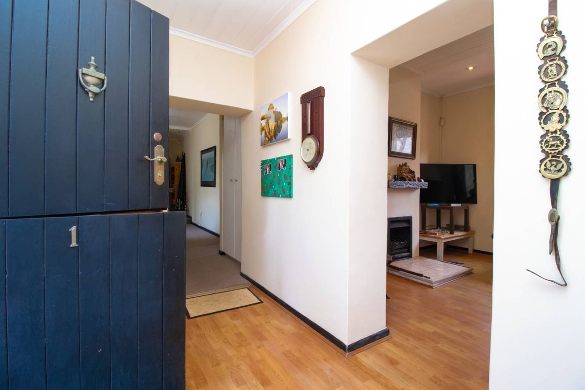 Timeless Elegance Meets Easy Family Living - Photo 2