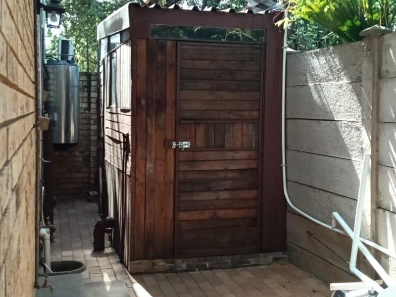 DUBBEL STORY. ABSOLUTE EXCELLENT CONDITION.WILL BE PROUD TO OWN. - Photo 10