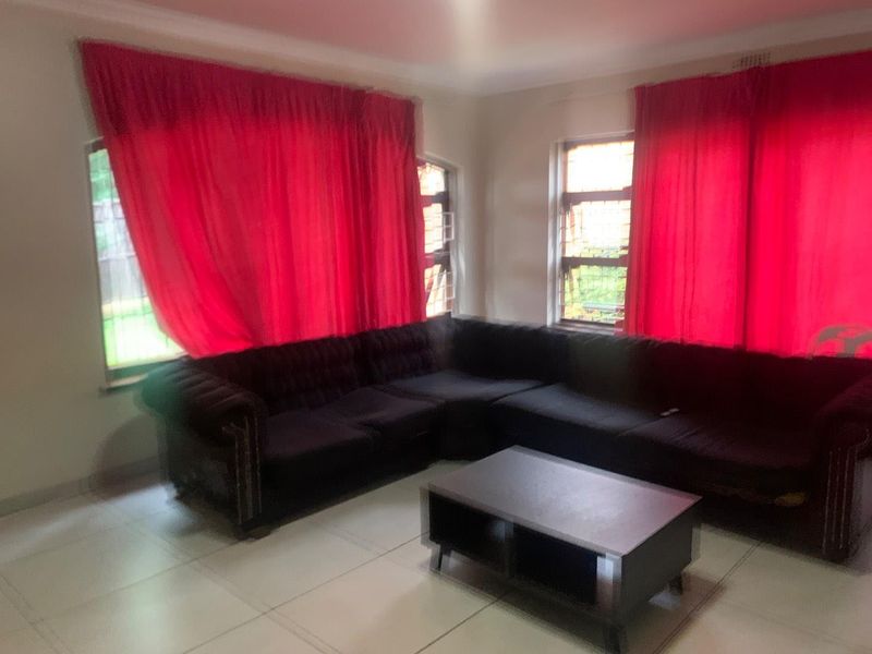 Charming 4-Bedroom Home for Sale in The Hill Ext 6, Johannesburg - Photo 9