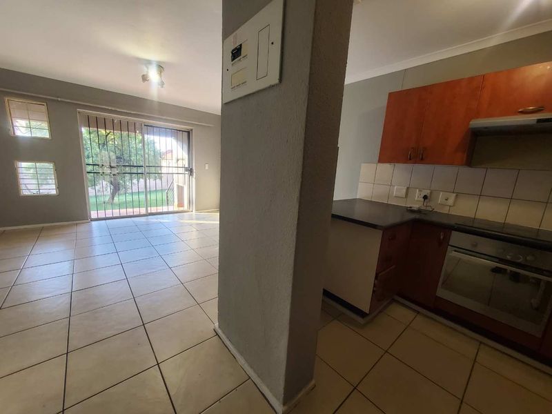 Beautiful ground floor apartment in Yale complex, Willowbrook - Photo 7