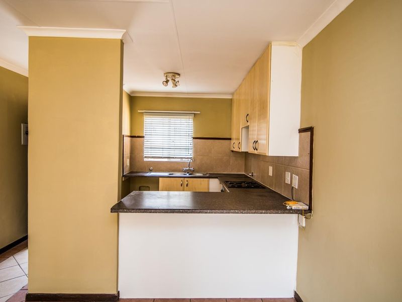 3 Bedroom Simplex with a Private Garden - Photo 3