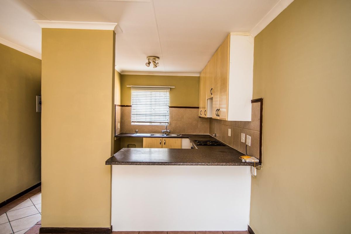 3 Bedroom Simplex with a Private Garden - Photo 3