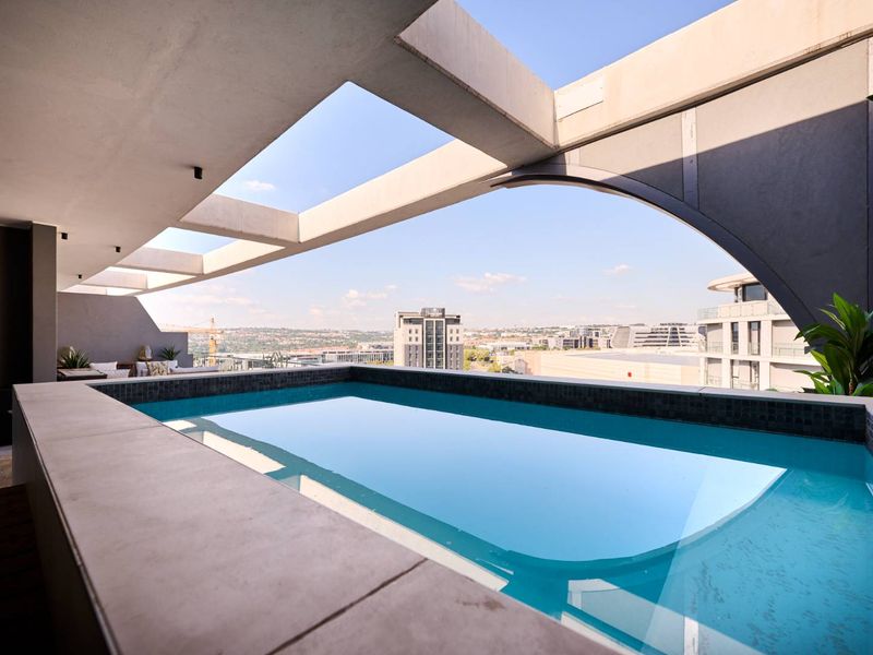 Exquisite Penthouse Oasis - Photo 4