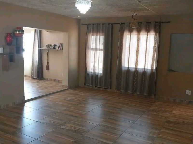 ✨ FOR SALE | Ondangwa Extension 4 ✨ Space, location & opportunity in one property! - Photo 10