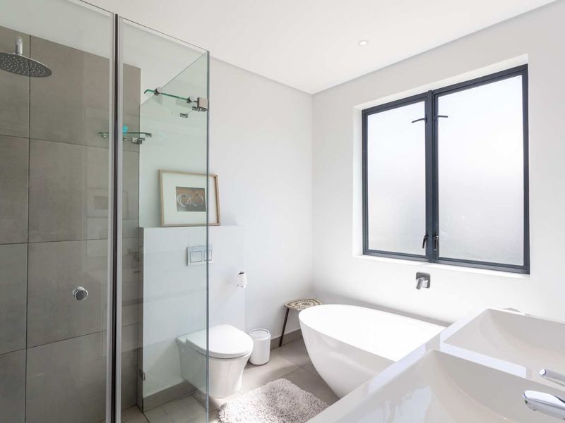 A stylish three-bedroom home in North Pointe Neighbourhood on Val de Vie Estate. - Photo 10