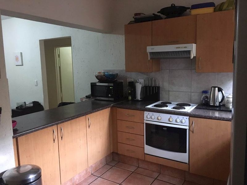 UNFURNISHED 2 BEDROOMS GARDEN - Photo 4