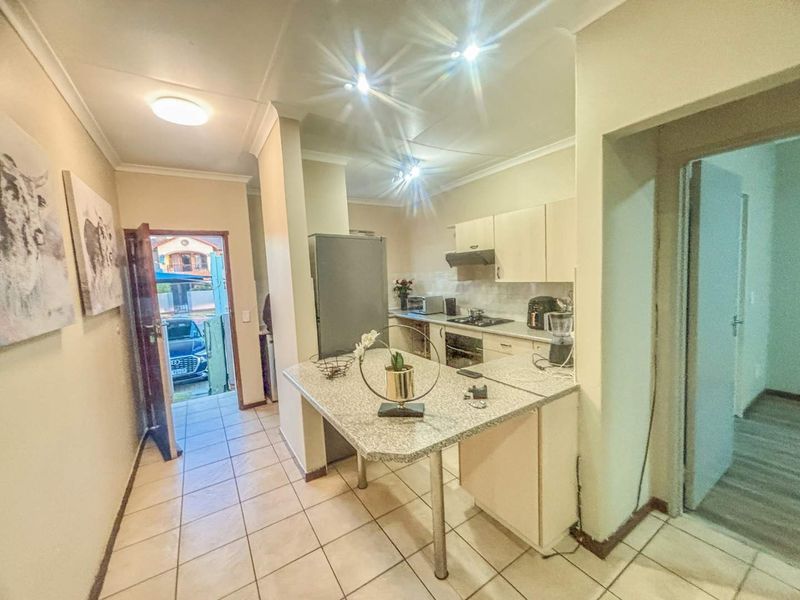 A Neat 3 Bed Townhouse for Rent in Halfway Gardens - Photo 4