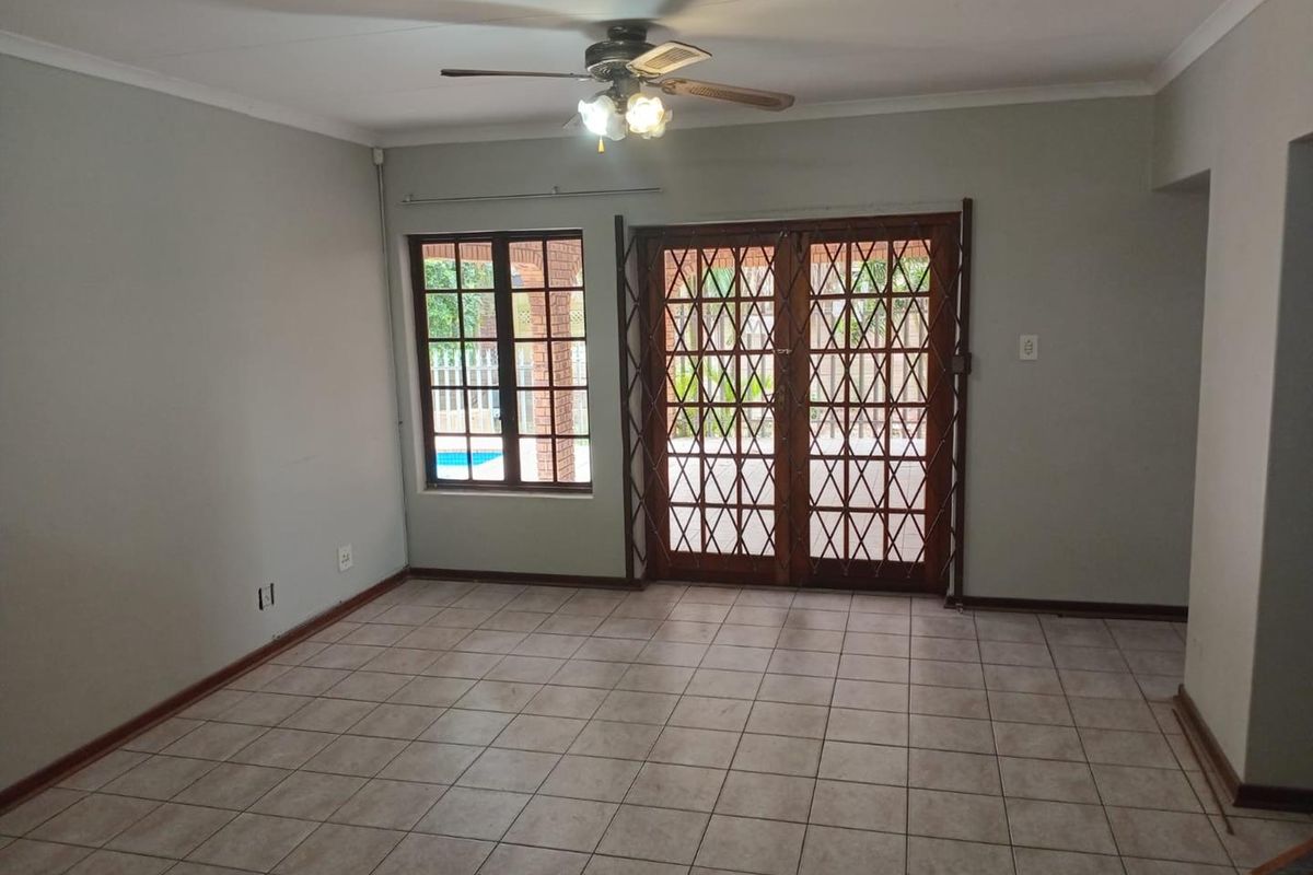 Spacious 4-Bedroom Family Home with Pool, Study & Entertainment Area - Photo 4