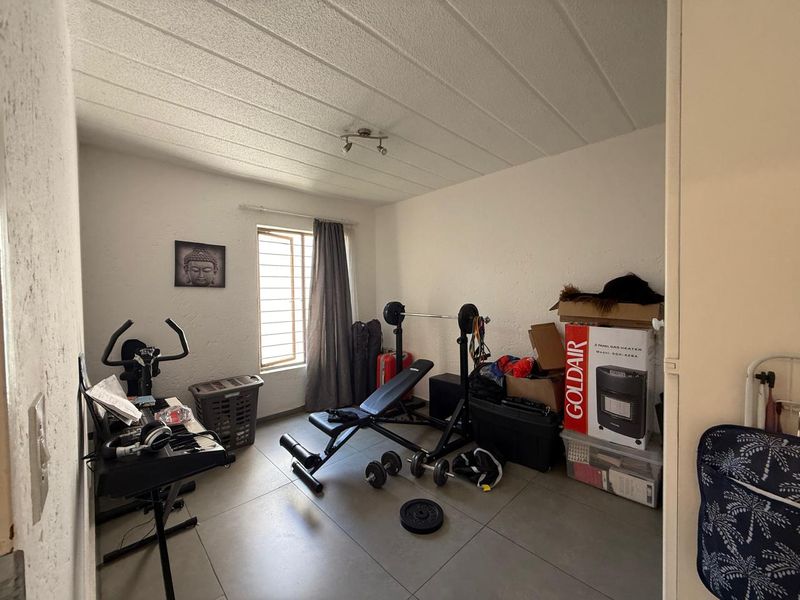 Charming 2-Bedroom Apartment in Sandown - Sole Mandate - Photo 7