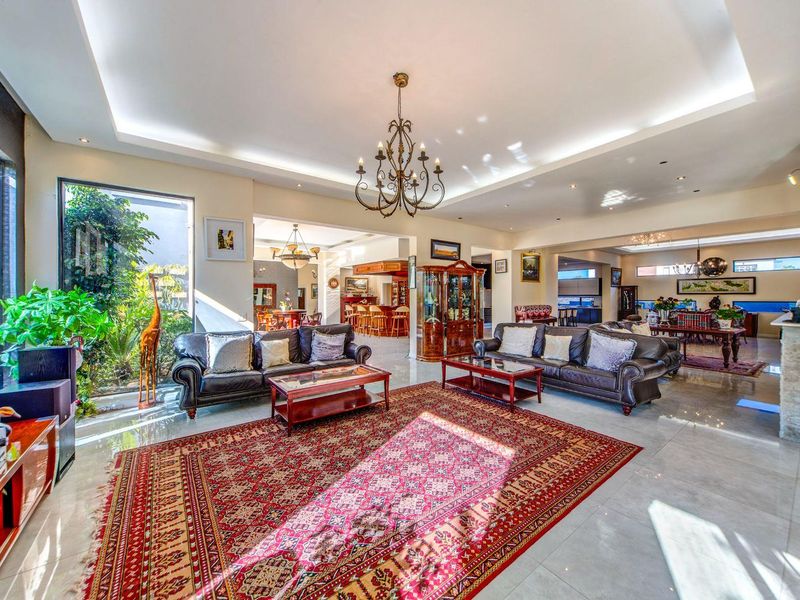 Multi-storey luxurious home in great location - Photo 2