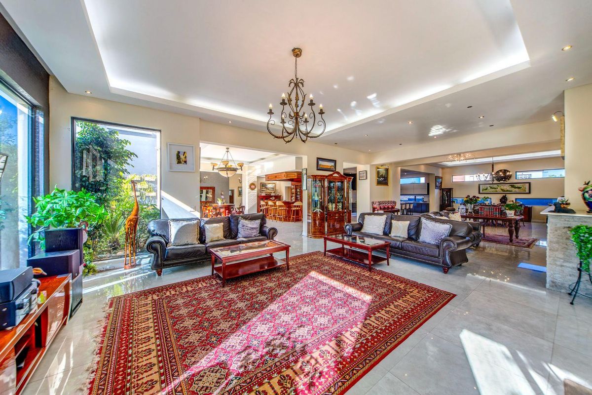 Multi-storey luxurious home in great location - Photo 2