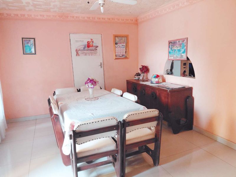 Prime Location: Steps from Palm Springs & Eyethu Mall! - Photo 2