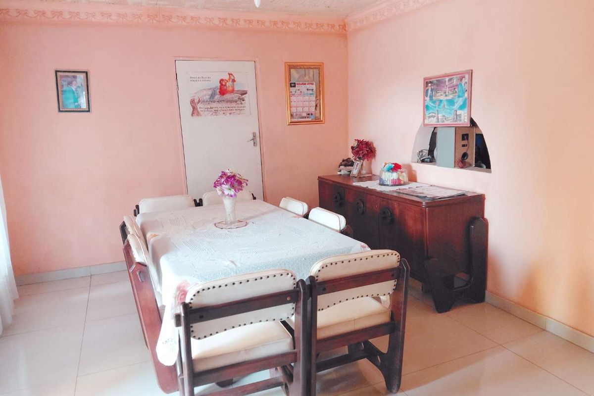 Prime Location: Steps from Palm Springs & Eyethu Mall! - Photo 2