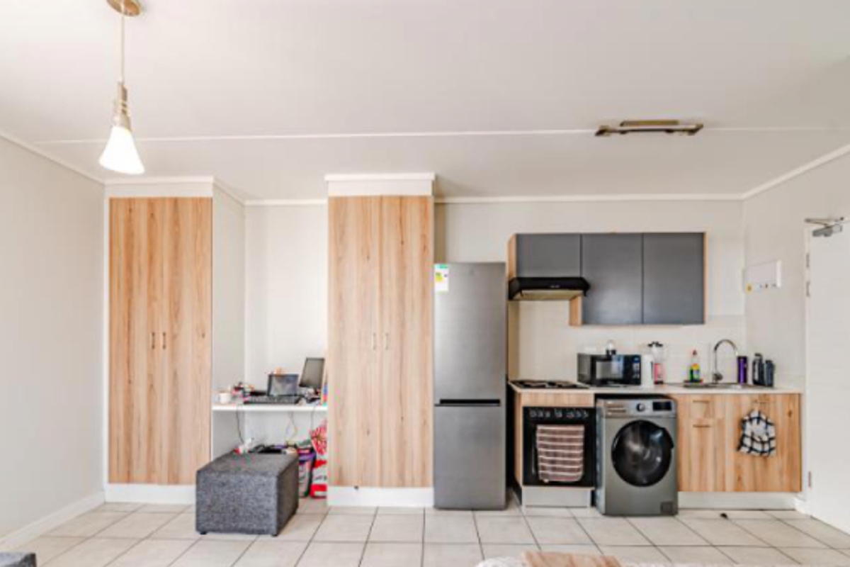 "Stylish 1-Bed in GreenCreek: 5 Mins to The Grove!" - Photo 3