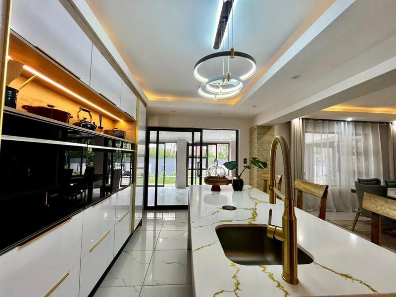 Luxurious 4-Bedroom House in Willow Acres Estate - Photo 6