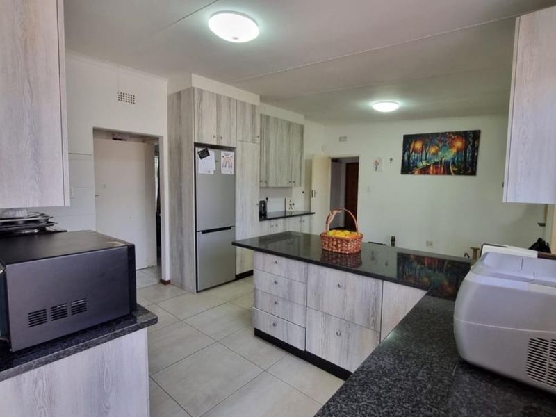 3 Bedroom House for Sale in Brackenhurst - Photo 2