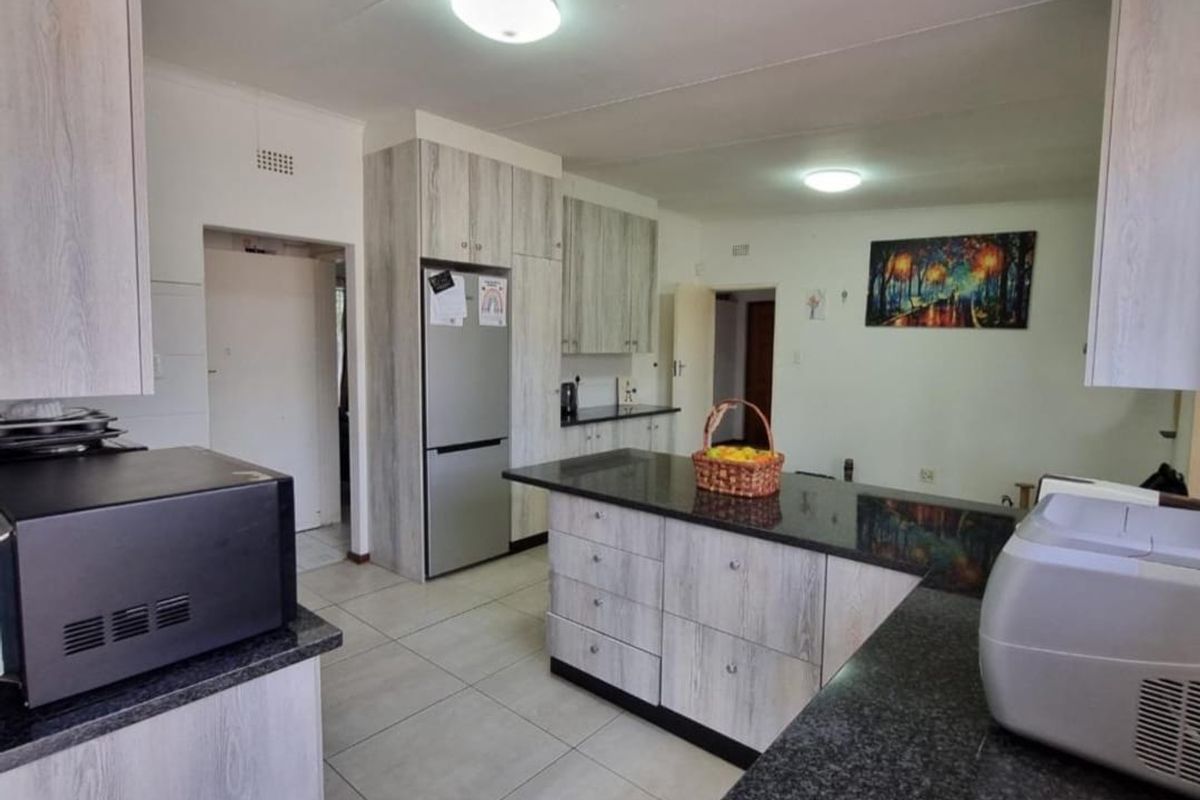 3 Bedroom House for Sale in Brackenhurst - Photo 2