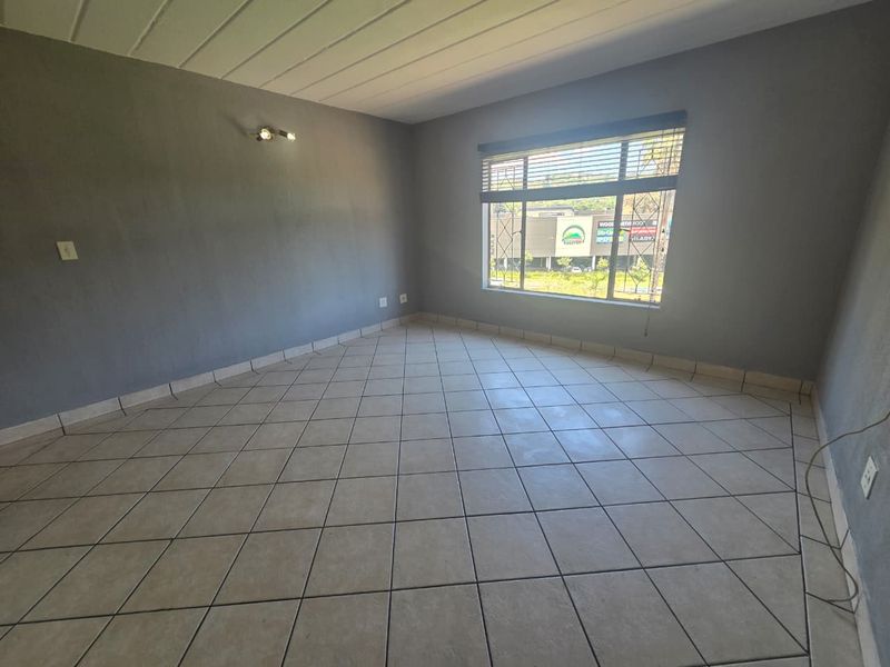 Spacious 2-Bedroom Upstairs Unit – Convenience at Its Best - Photo 8