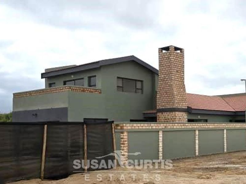 Finish & Flourish: 3 Townhouses in Prime Area - Photo 7