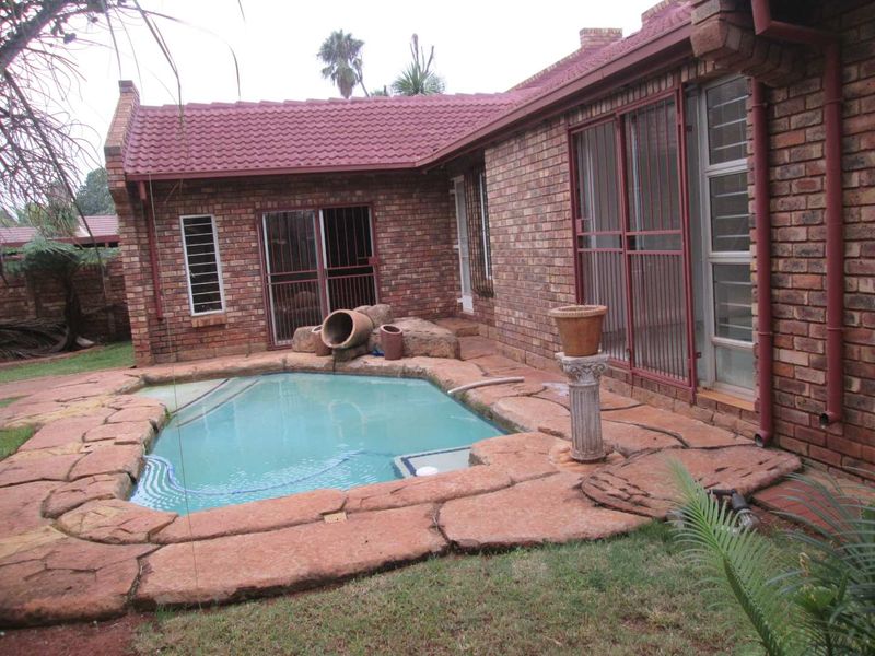 A 3 BEDROOM HOUSE TO RENT IN DOORNPOORT - Photo 5