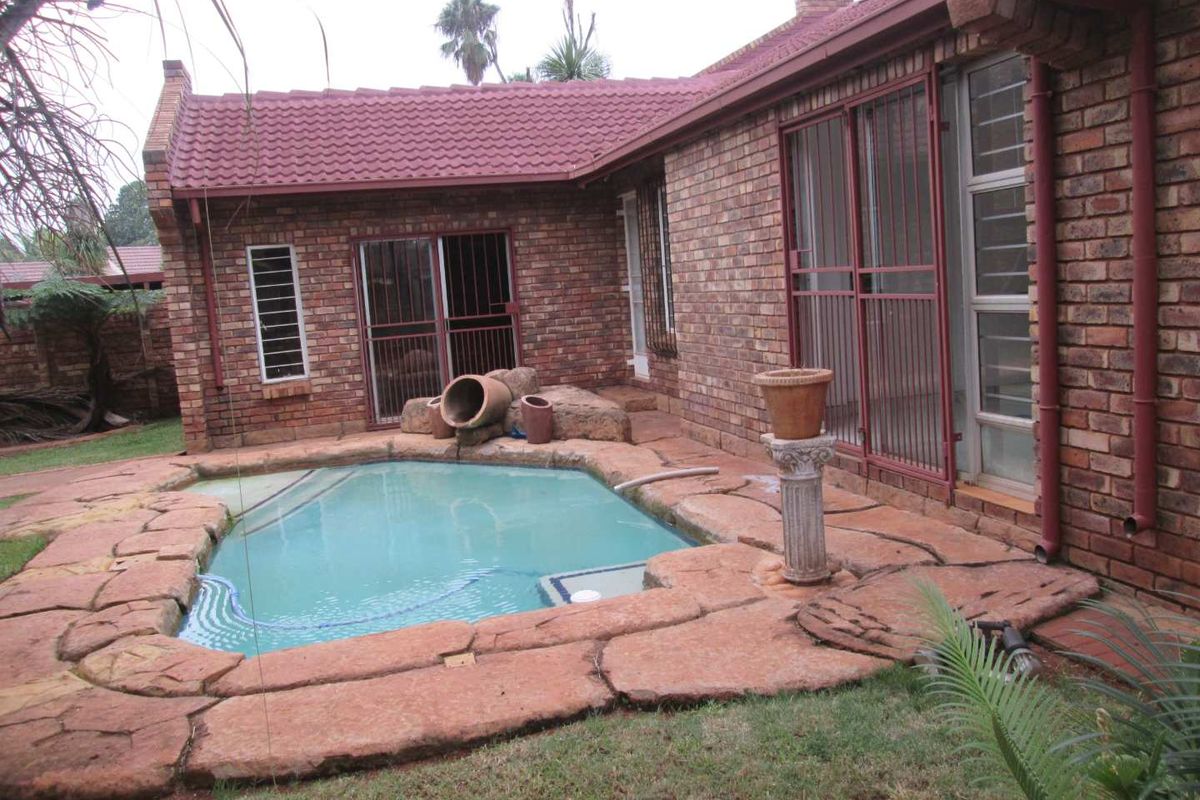 A 3 BEDROOM HOUSE TO RENT IN DOORNPOORT - Photo 5
