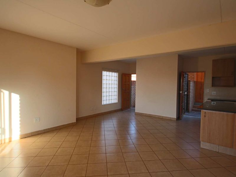 Perfect 3-Bedroom Duplex! - Photo 5