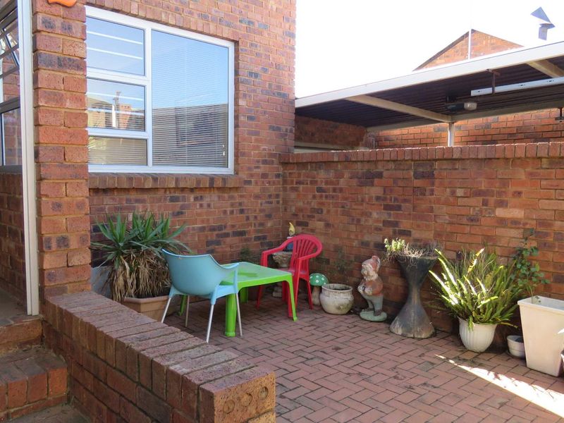 Secure Cluster Living with Space, Comfort and Low Levies - Photo 3