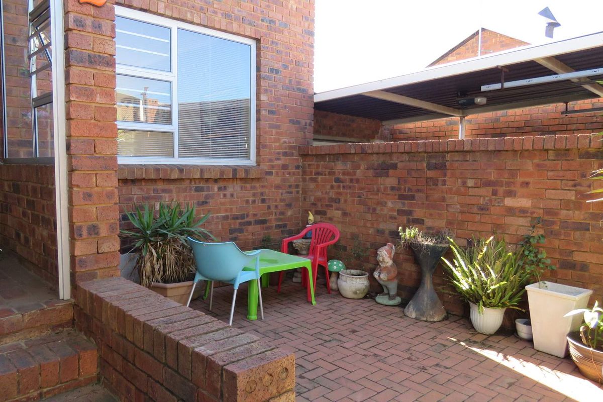 Secure Cluster Living with Space, Comfort and Low Levies - Photo 3