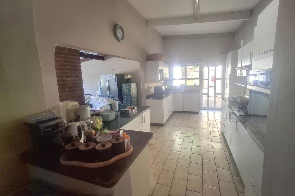 STUNNING FAMILY HOME IN PRIME LOCATION - WESTVILLE - Photo 5