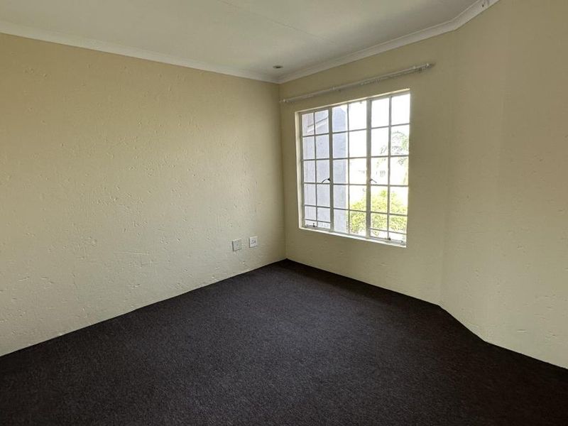 Neat First-Floor Apartment in Secure Boomed Area – Edenglen - Photo 6