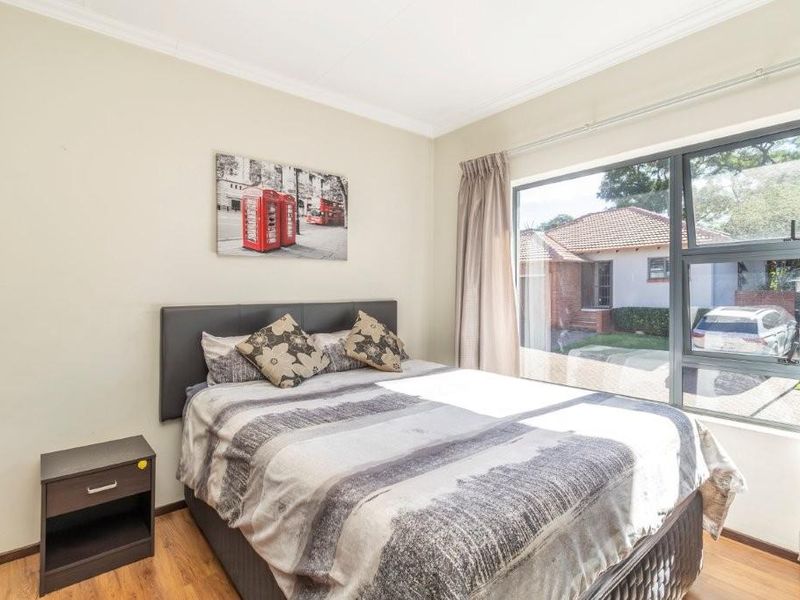 Convenient living with 24/7 security & prime location access! - Photo 7