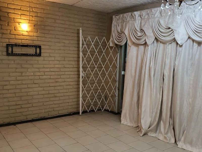 Duplex ultimate in luxury Living in Townsview!!! - Photo 9