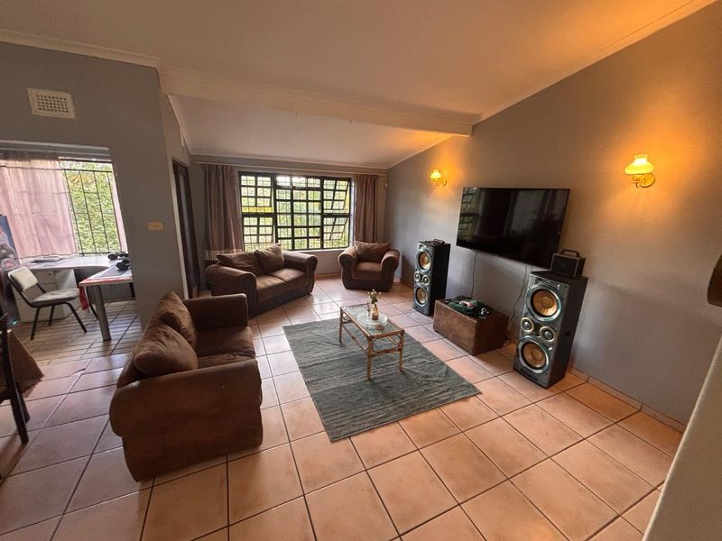 Charming 3 Bedroom Home with Pool & Pet-Friendly Garden in Moseley Park, Pinetown - Photo 7
