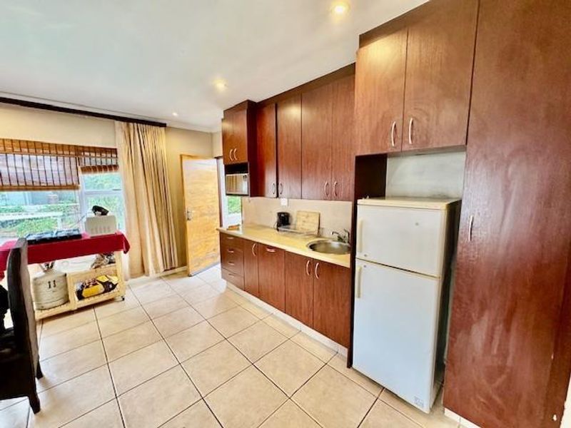 FULLY FURNISHED SPACIOUS 1 BED  1 BATH FLATLET PARKMORE - Photo 5