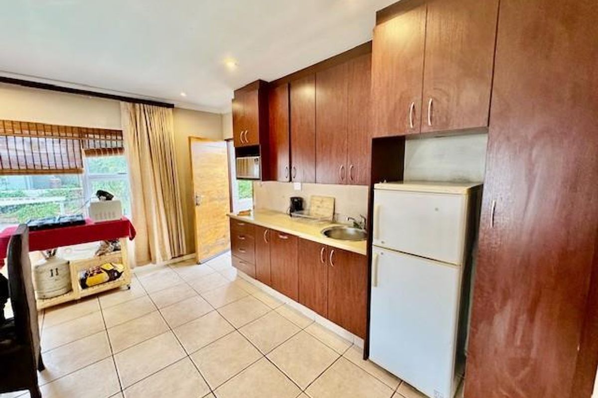 FULLY FURNISHED SPACIOUS 1 BED  1 BATH FLATLET PARKMORE - Photo 5