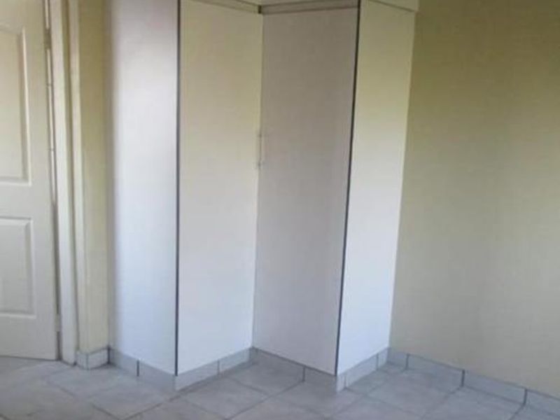 A bachelor unit to rent - Photo 6