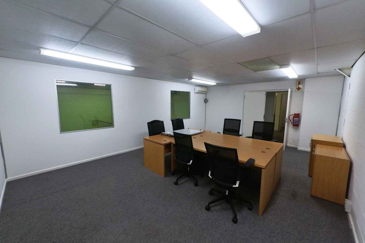 Secure double volume warehouse/offices to let - Montague Gardens. - Photo 5