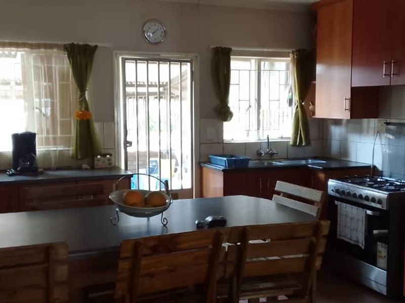 Ideal Family House - Photo 4